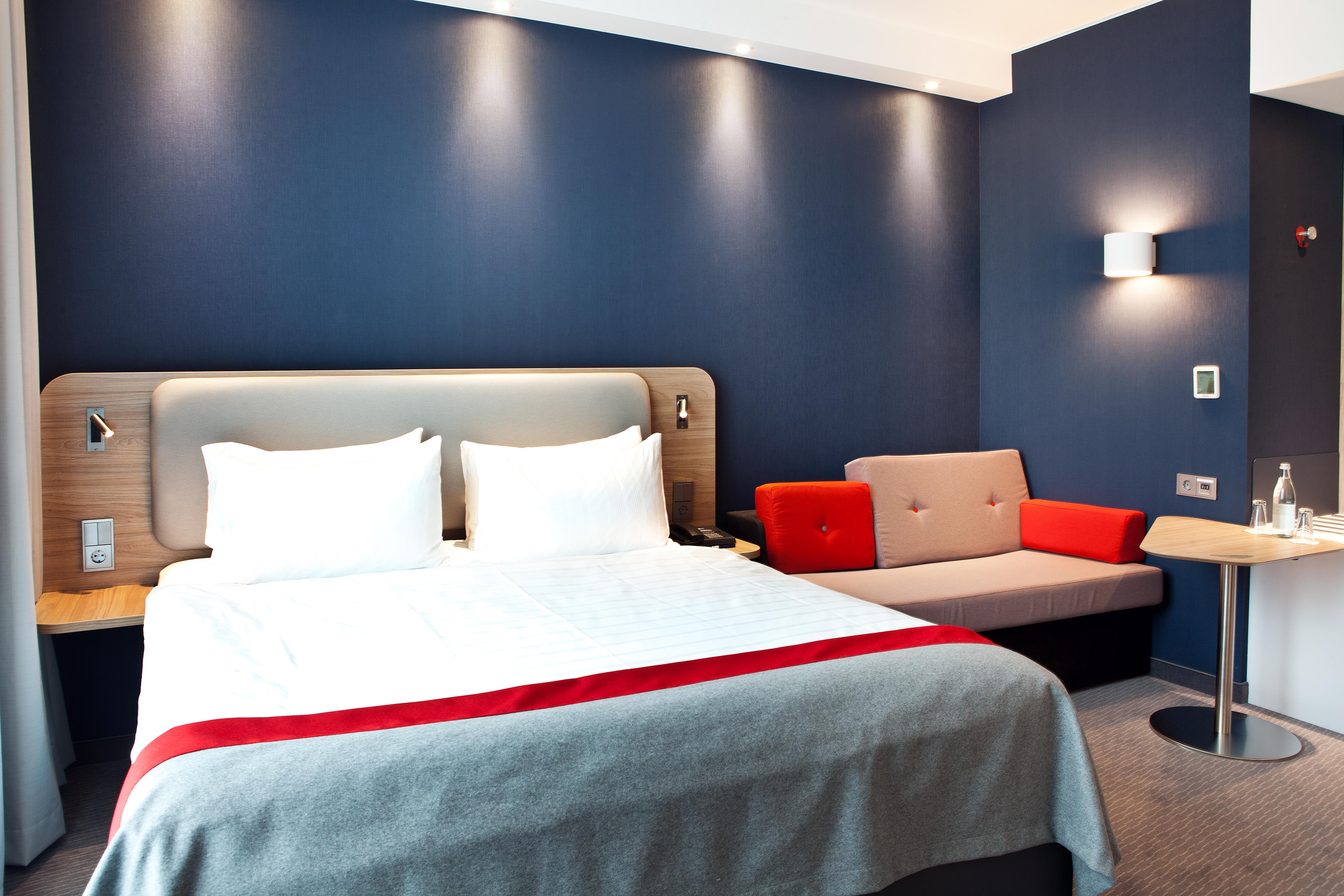 Holiday Inn Express - Recklinghausen Bagian luar foto